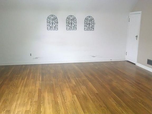 5th image of 216 S 6th Ave