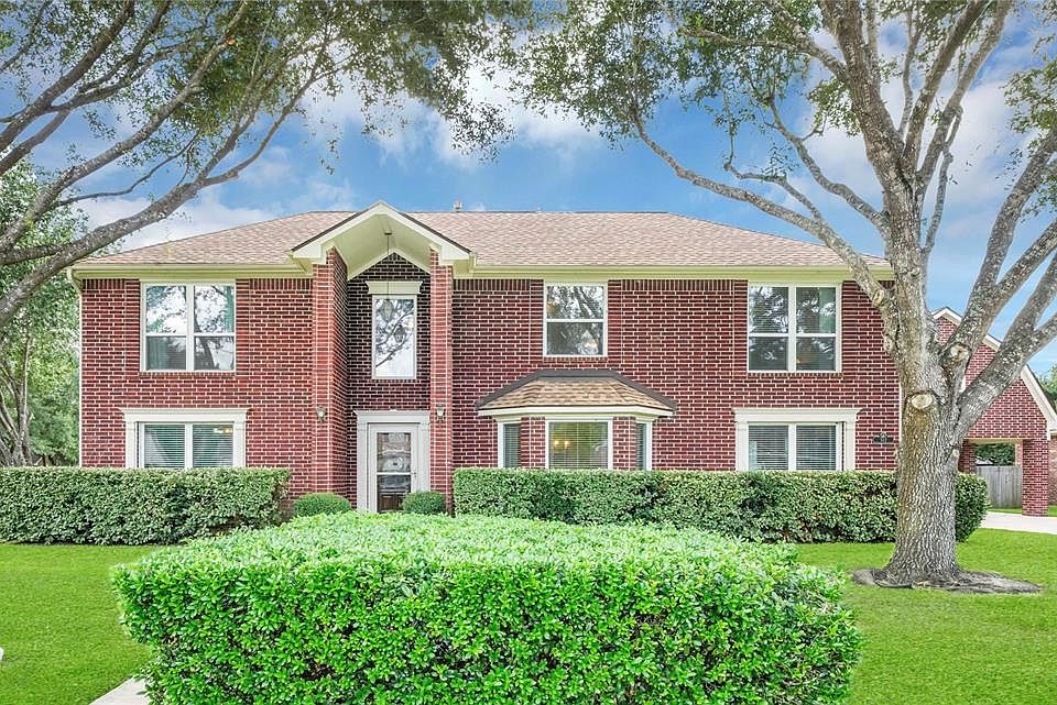 1st image of 512 Twin Pines Dr
