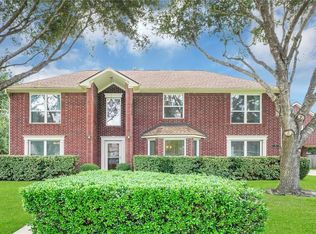 512 Twin Pines Dr, Friendswood, TX 77546