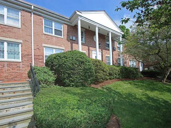 230 Park Street #11, New Canaan, CT 06840