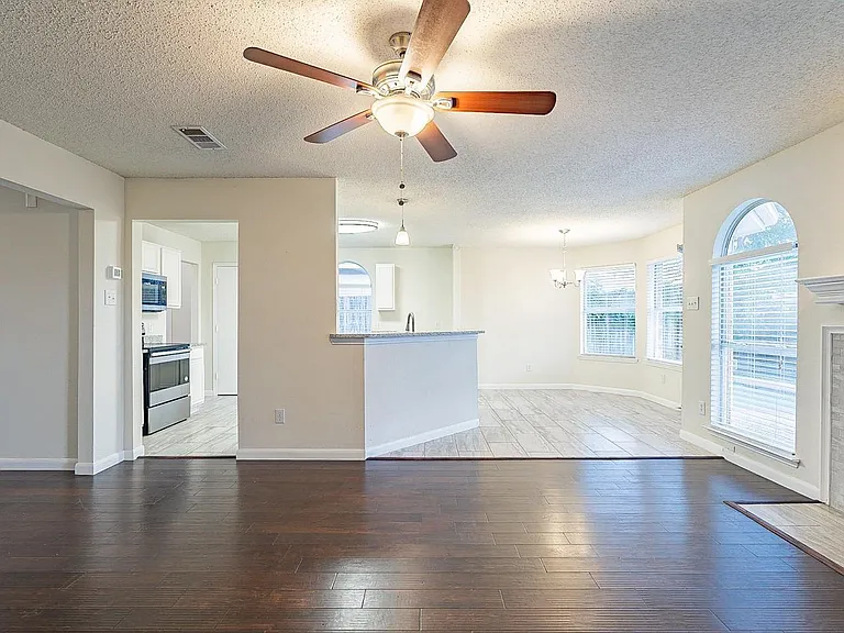 1408 Belaire Dr — Photo 29