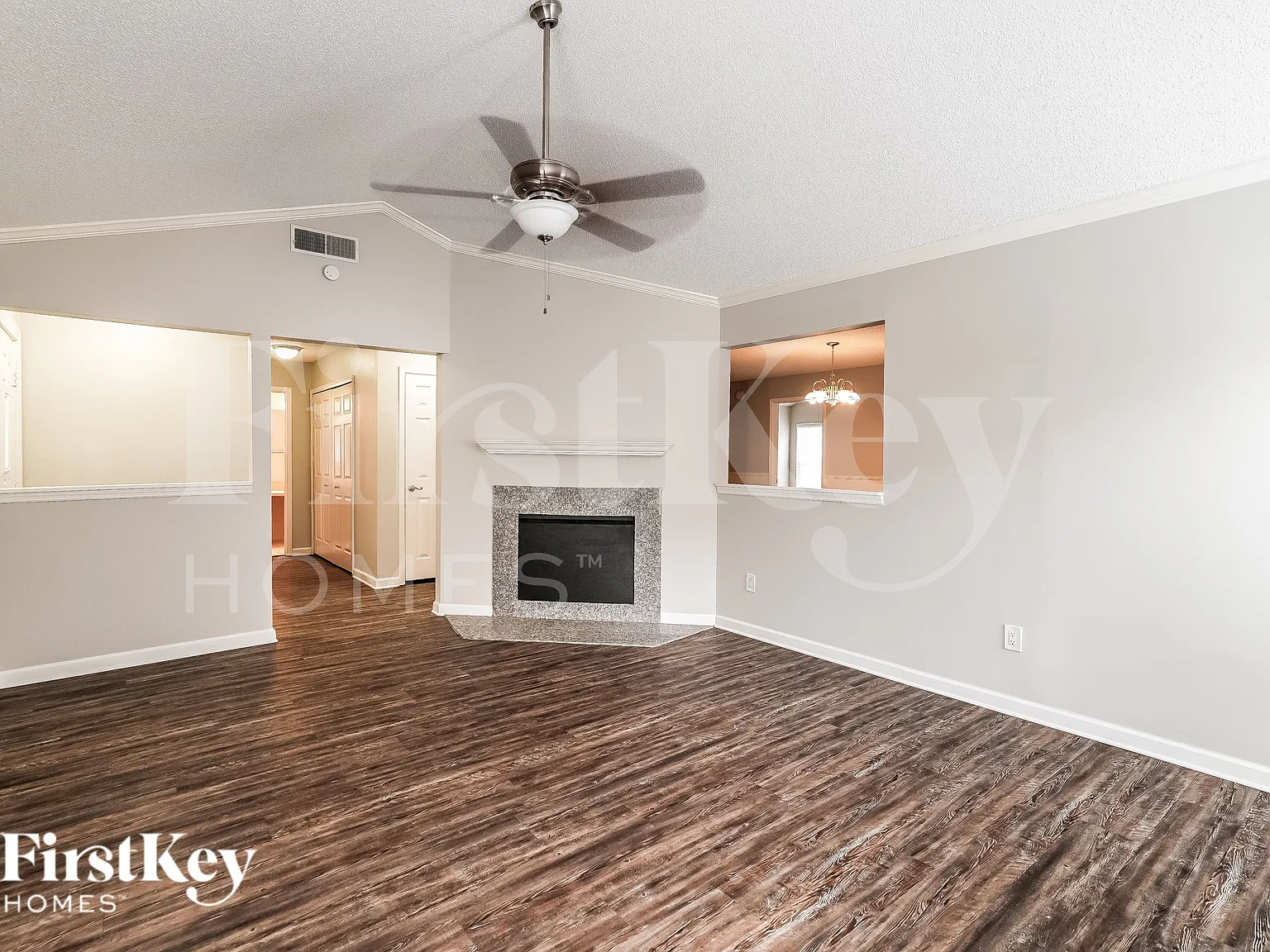 3 bed, 2.0 bath, 1640 sqft, $2,670 — Photo 2