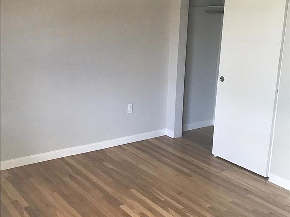 3rd image of 977 Elkhart Pl APT 3