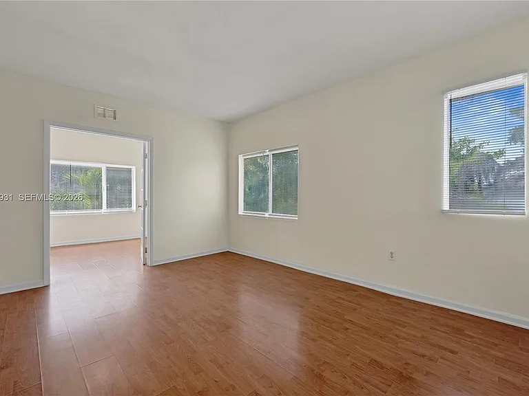 109 NW 6th Ave #8 — Photo 4