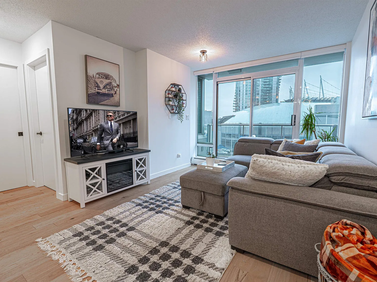 1 bed, 600 sqft, $3,300 — Photo 3