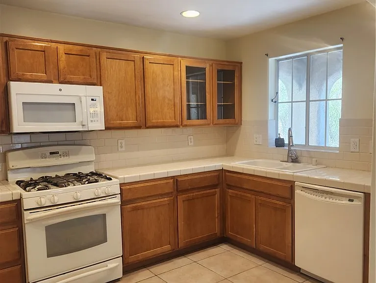 6485 Abbotsford House Ct — Photo 7