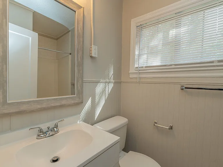1110 Murphy St — Photo 27