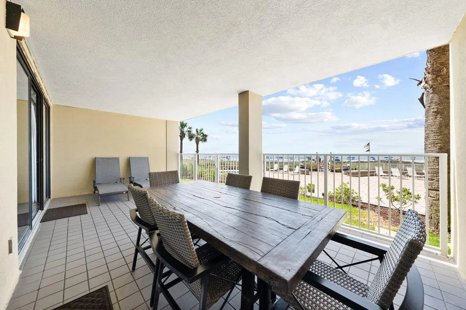 3 bed, 2.0 bath, 1270 sqft, $8,424 — Photo 4