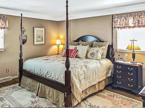 4th image of 216 Plantation Ln