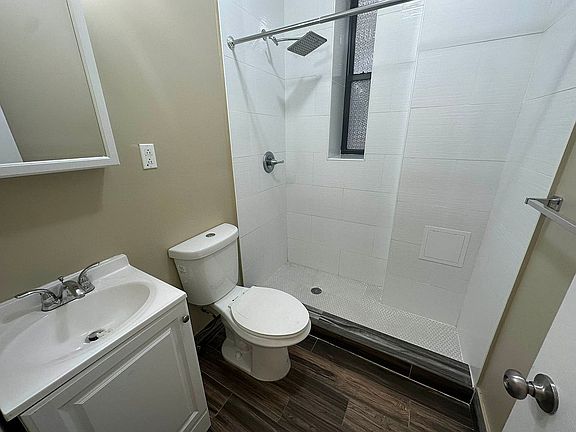 5th image of 31 Graham Ave #2B