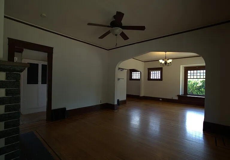 2406 E Columbia St — Photo 11