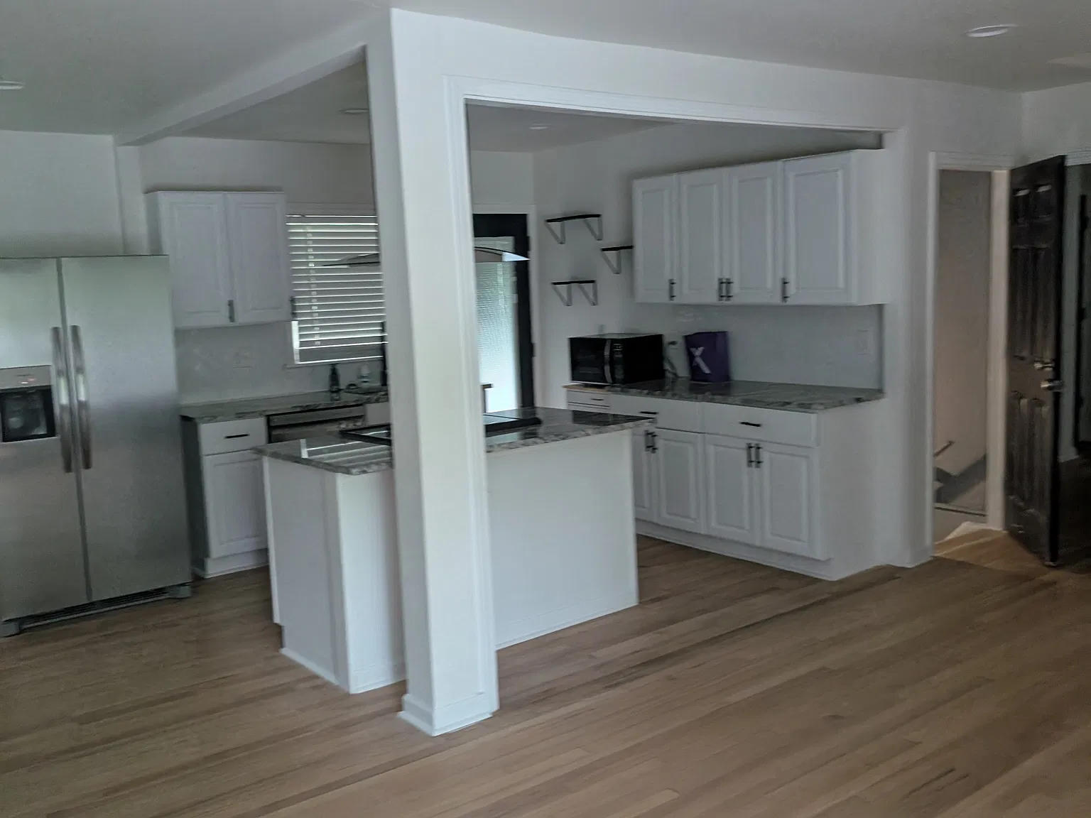 3 bed, 2352 sqft, $2,400 — Photo 2
