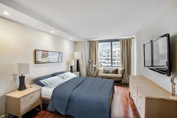 Rented by Weichert Manhattan Midtown | media 16