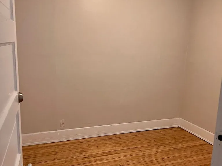 Large Spacious 4 Bedroom UPPER with Large Living Room and Dining Area!! — Photo 29
