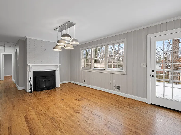 11 Howell Rd — Photo 2