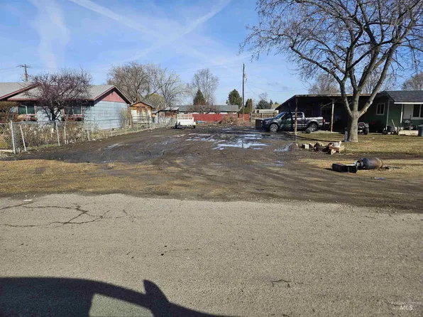 602 W Arizona Ave, Homedale, ID 83628