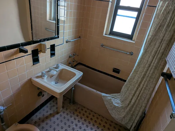 30 Ocean Parkway image 10 of 17