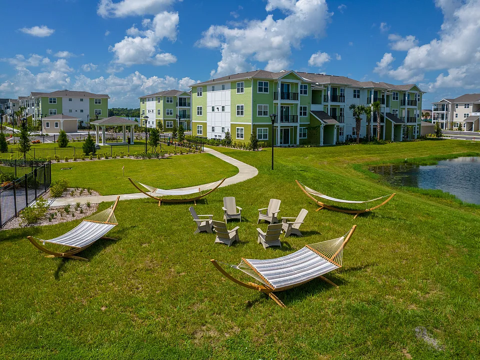 Mira Crystal Lake apartments community photo