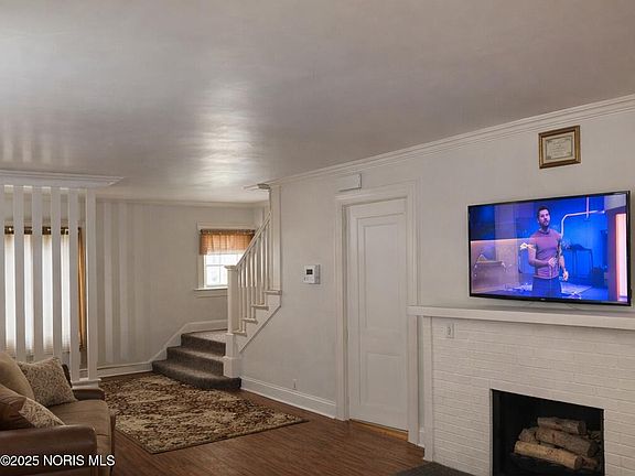 3rd image of 2040 Joffre St