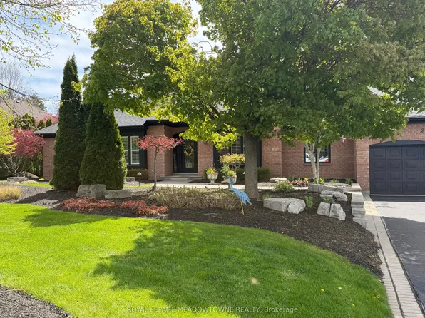 2 Blueheron Ln, Hamilton, ON L0R 1H1