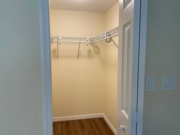 506 Duxbury Ct #B — Photo 8