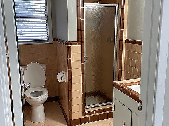 MBath w/Vintage tile