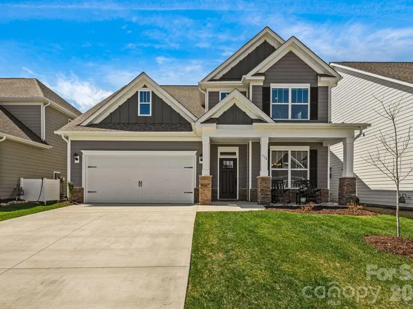 574 Fox Cove Rd, Hendersonville, NC 28792