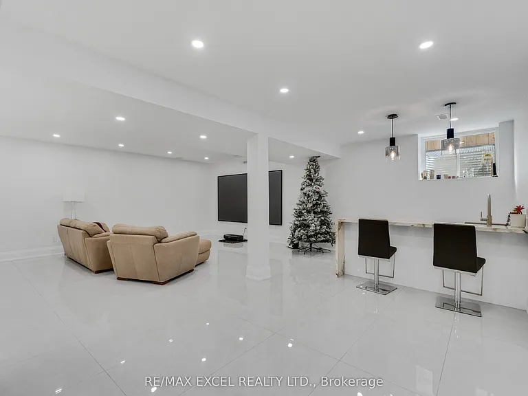 49 Kenton Dr — Photo 39