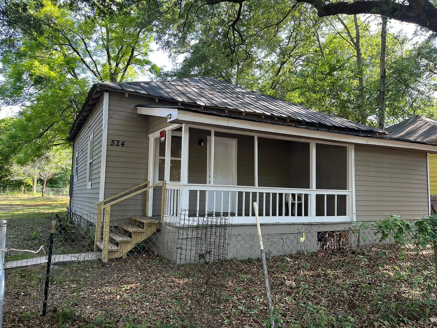 3 bed, 1100 sqft, $850 — Photo 1