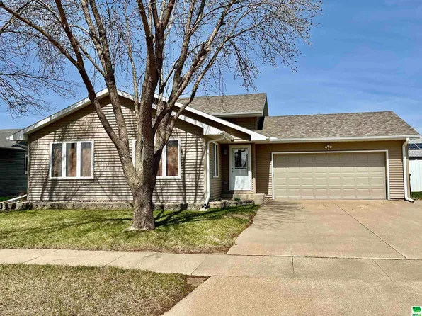 1700 Sunset Dr SW, Le Mars, IA 51031