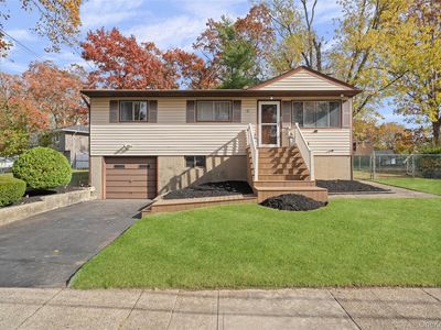 15 Santam Court, Bay Shore, NY, 11706