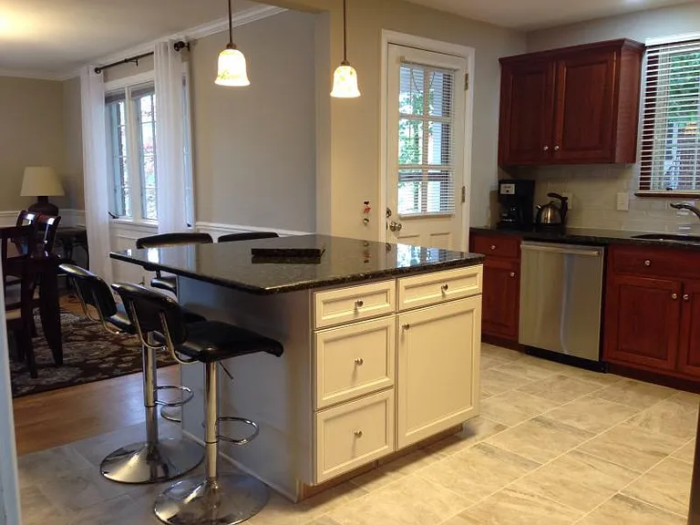 150 E Caracas Ave — Photo 7
