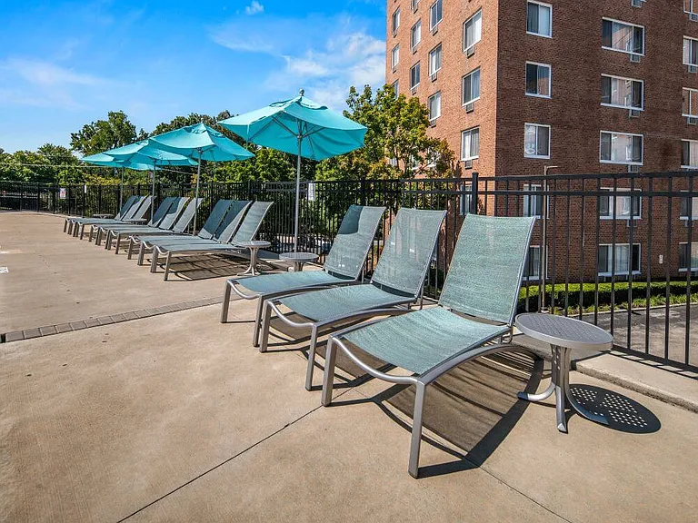 100-york-amenities-exteriors-5r