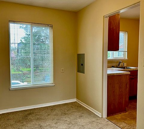 5th image of 830 NE Killingsworth St APT 5