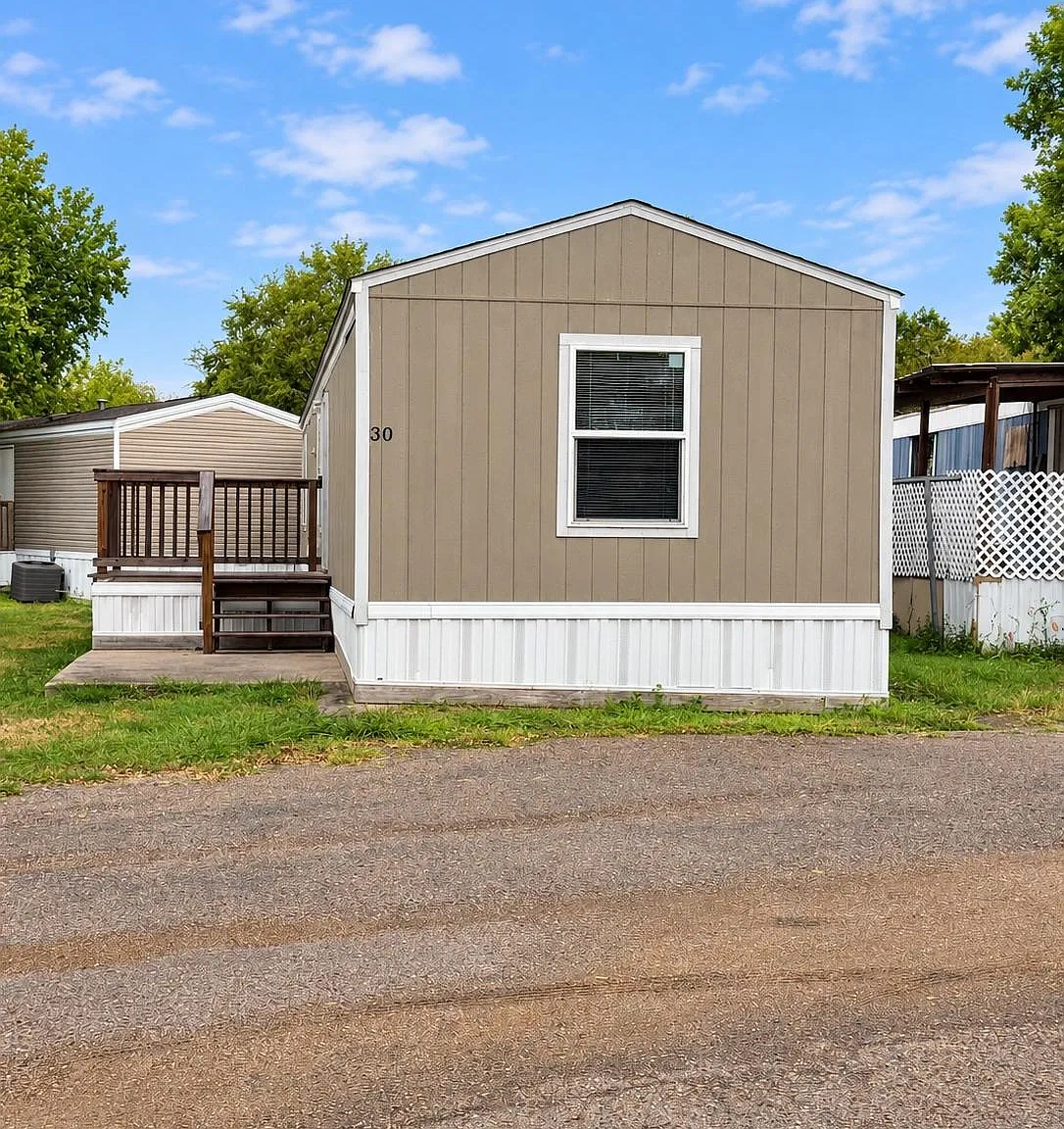 3 bed, 924 sqft, $1,325 — Photo 2