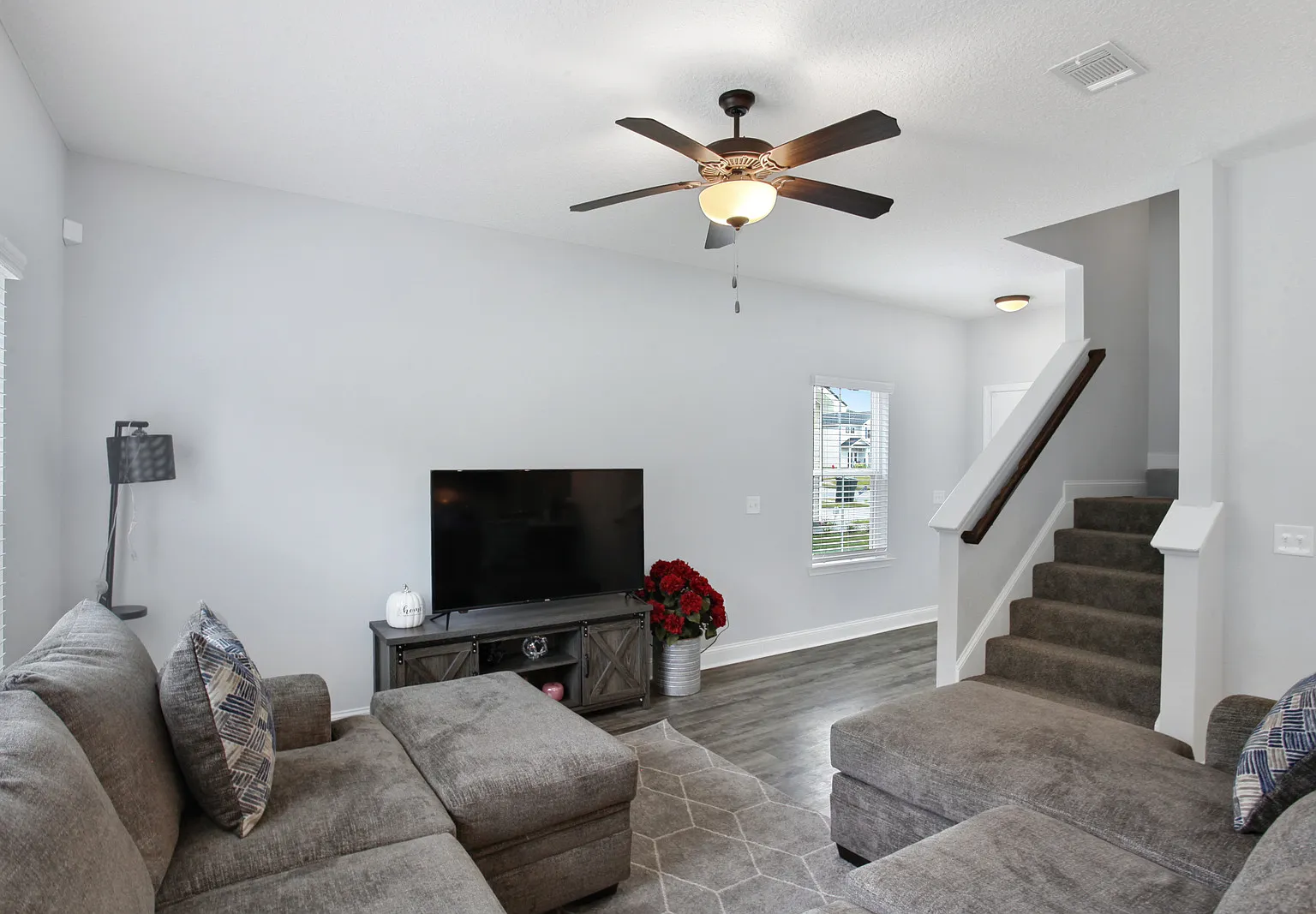 3 bed, 2.5 bath, 1462 sqft, $1,900 — Photo 4
