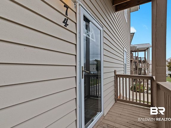 3rd image of 4 Yacht Club Dr APT 74