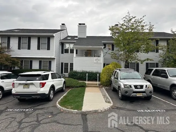 318 Sparrow Ct, Three Bridges, NJ 08887