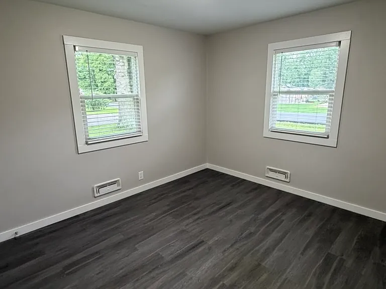 391 Lakeview Dr — Photo 10