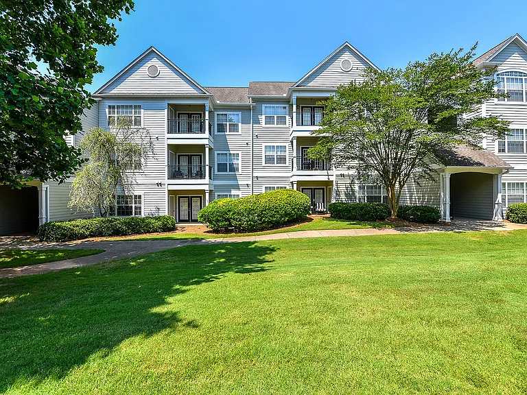 Avana North Point — Photo 32