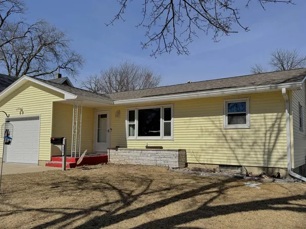 208 5th Ave NE, Hampton, IA 50441