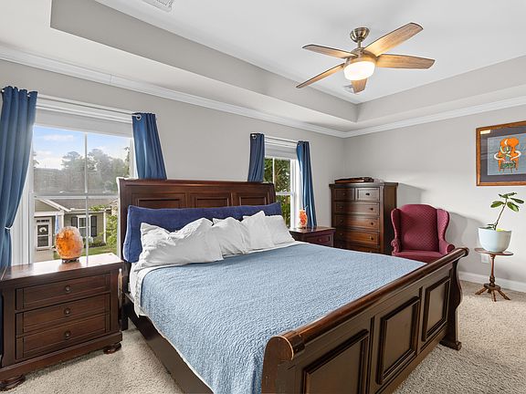 4th image of 220 Crossandra Ave
