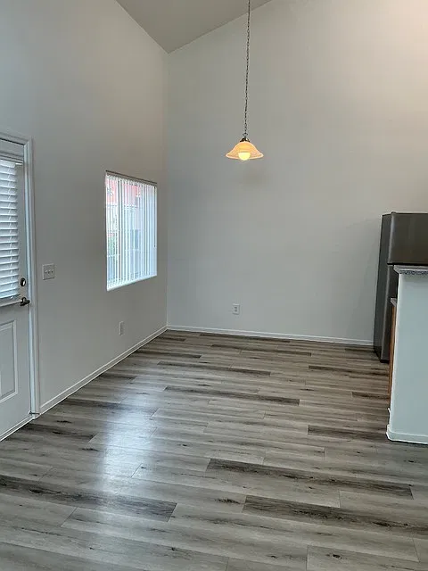 3 bed, 2.5 bath, 1200 sqft, $2,079 — Photo 2