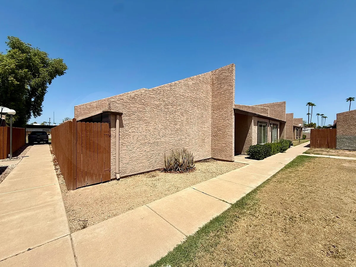 2 bed, 1.0 bath, $1,299 — Photo 3