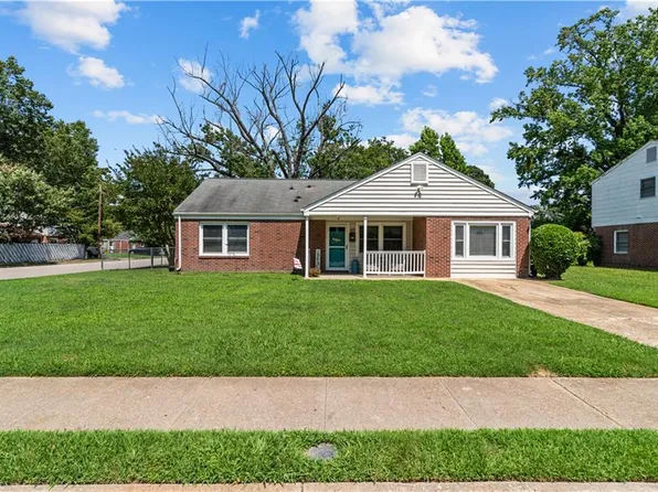 618 Essex Park Dr, Hampton, VA 23669