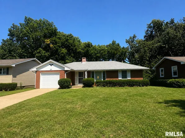 2711 W Castle Ct, Peoria, IL 61614