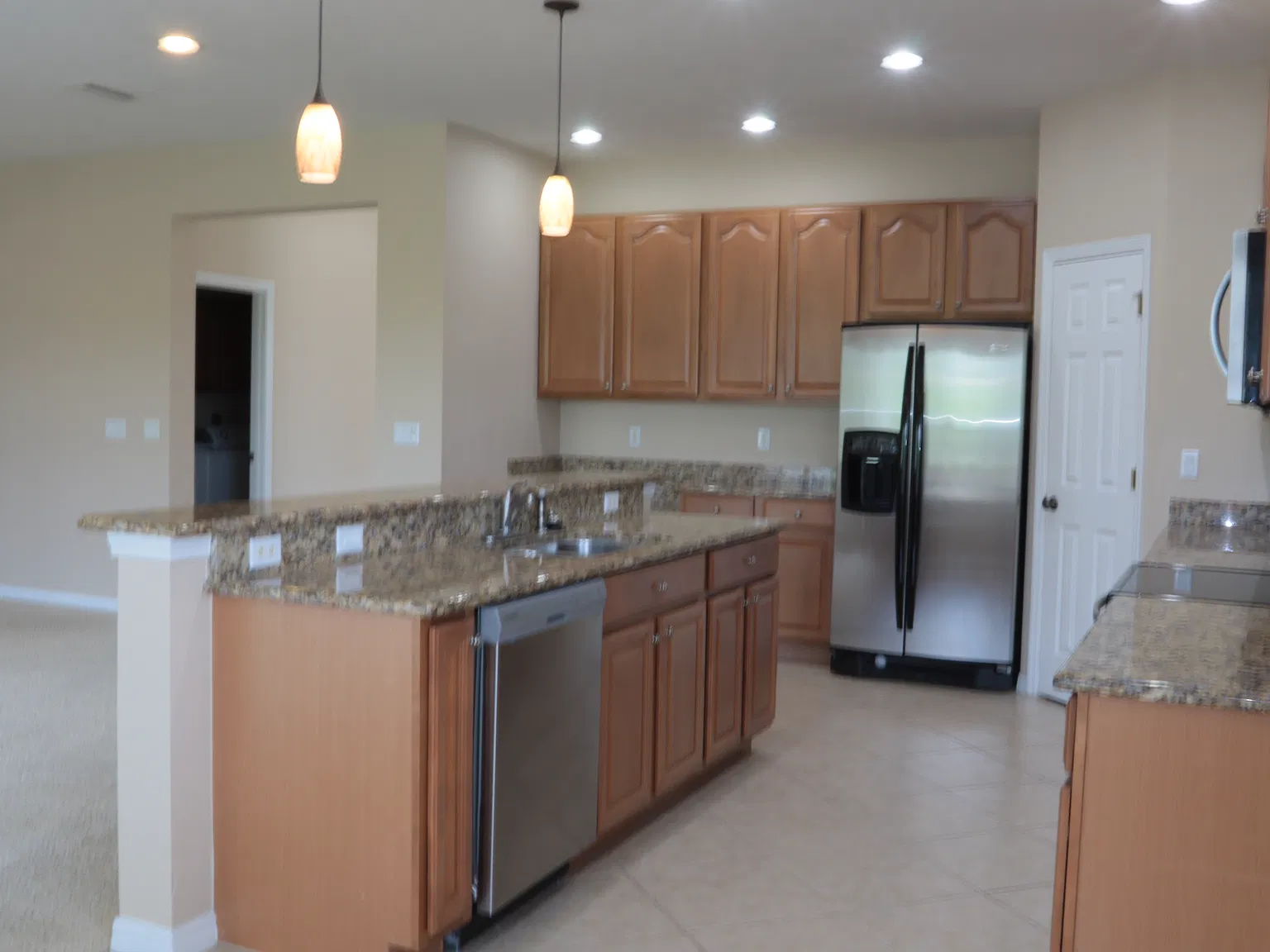 3 bed, 2408 sqft, $2,150 — Photo 4