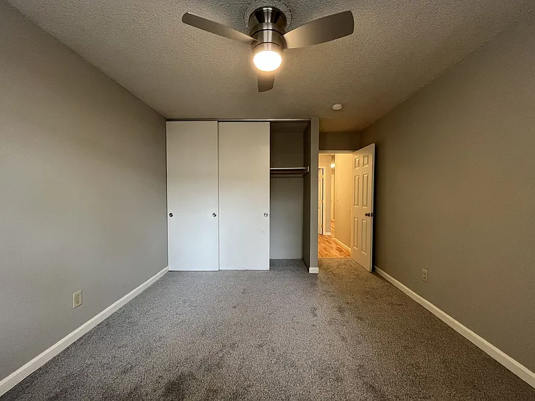 15827 NE Glisan St #3 — Photo 25