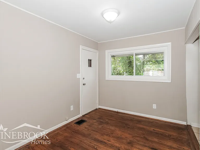 1263 Murat Ct — Photo 5