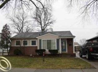 22984 Carolina St, Saint Clair Shores, MI